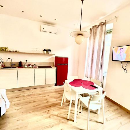 Alla Scalinata Del Teatro Rossetti Confort Suites Parcheggio Triëst Buitenkant foto