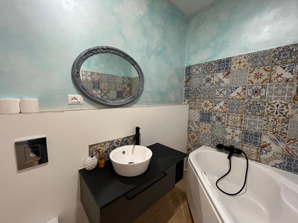 Alla Scalinata Del Teatro Rossetti Confort Suites Parcheggio Triëst Buitenkant foto