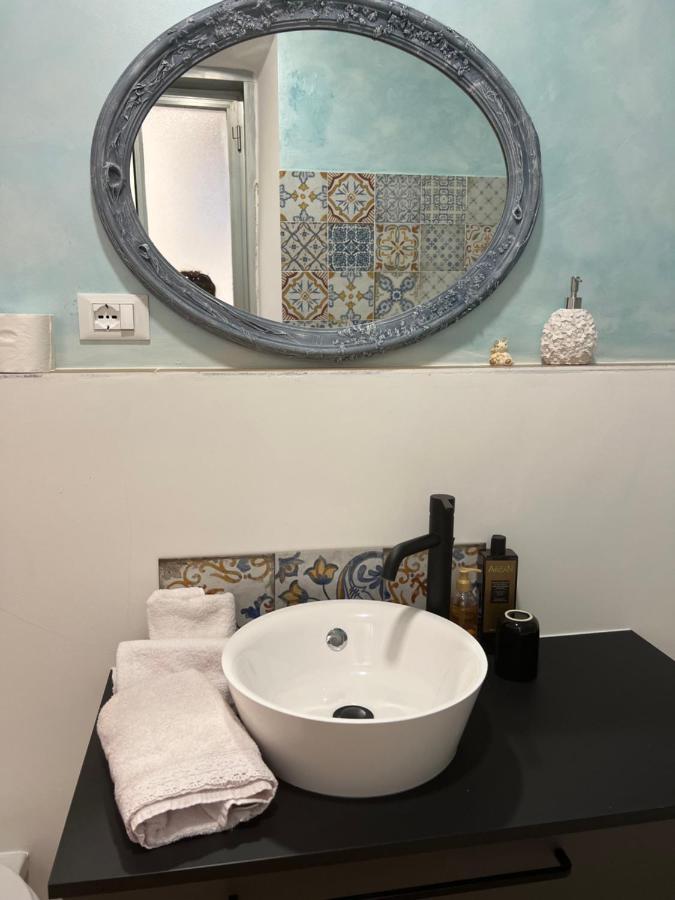 Alla Scalinata Del Teatro Rossetti Confort Suites Parcheggio Triëst Buitenkant foto