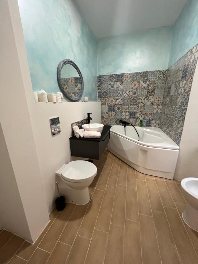 Alla Scalinata Del Teatro Rossetti Confort Suites Parcheggio Triëst Buitenkant foto