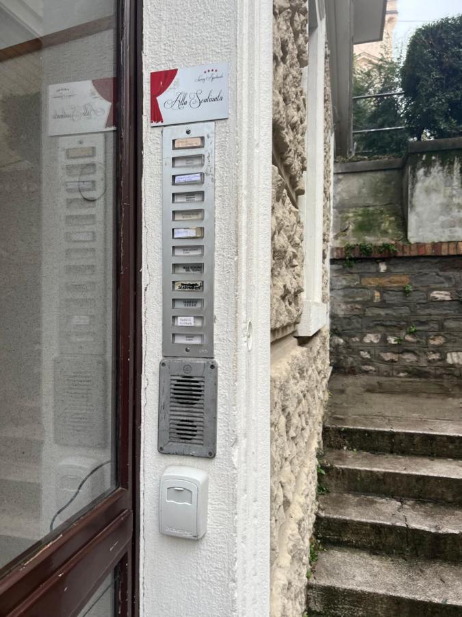 Alla Scalinata Del Teatro Rossetti Confort Suites Parcheggio Triëst Buitenkant foto