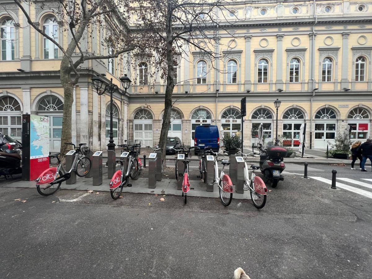 Alla Scalinata Del Teatro Rossetti Confort Suites Parcheggio Triëst Buitenkant foto
